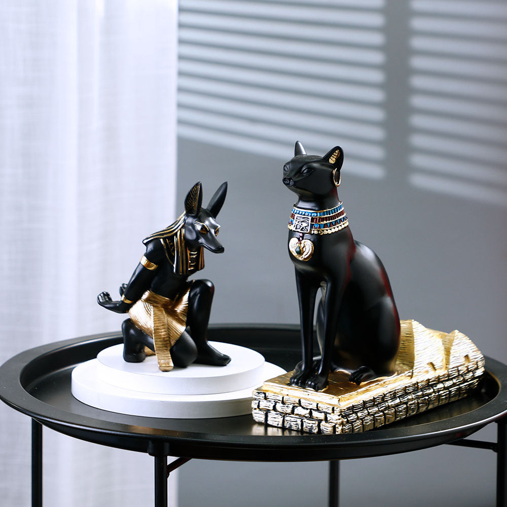 Creative lighting luxury resin wine rack diagonal Egyptian Anubis Dog God, Bastet Cat God ornaments wine cabinet decoration